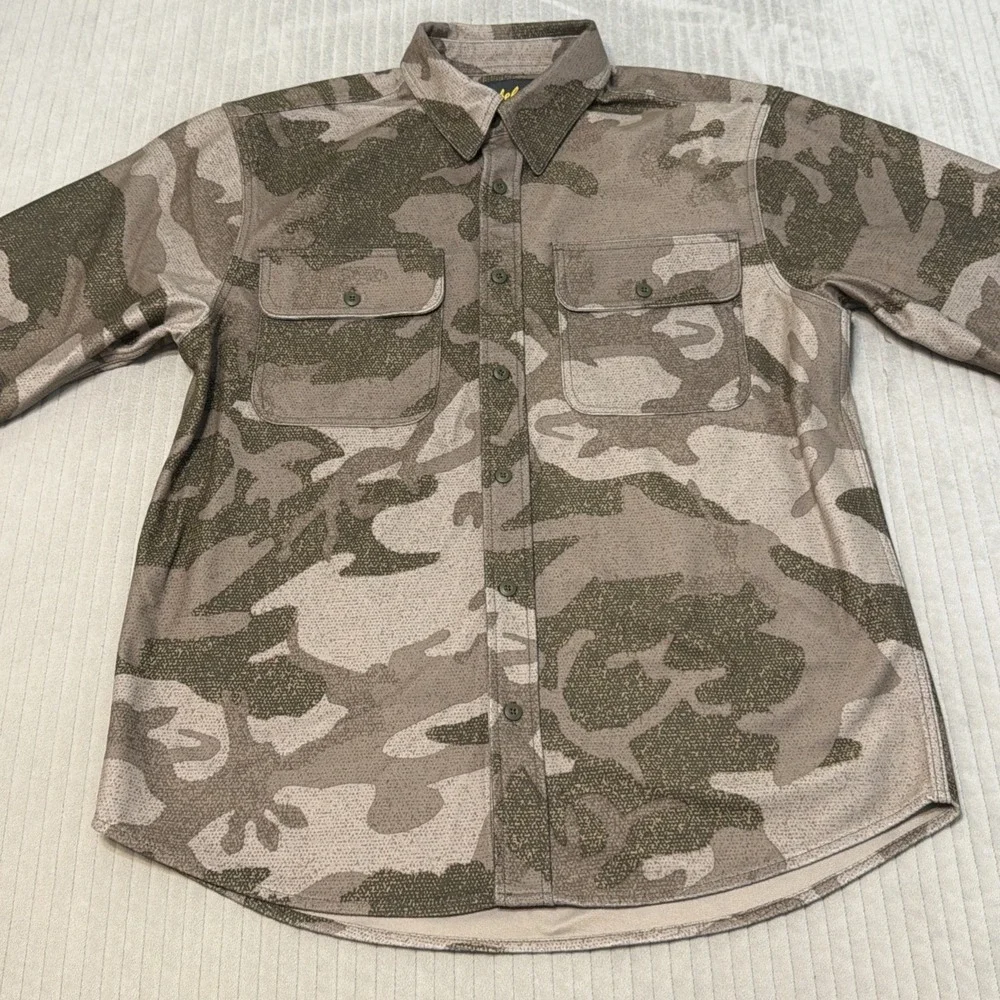 Cabela's Men's Medium Camo Hunting Shirt Button-Up Flannel Collared Long Sleeve